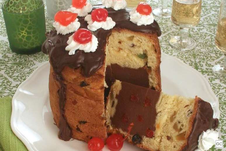 Panetone floresta negra &ndash; Foto: Guia da Cozinha