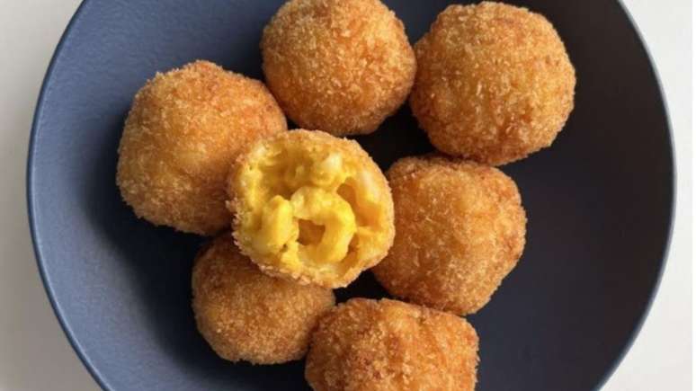 Guia da Cozinha - Bolinho de Mac’n Cheese para curtir o happy hour reaproveitando sobras