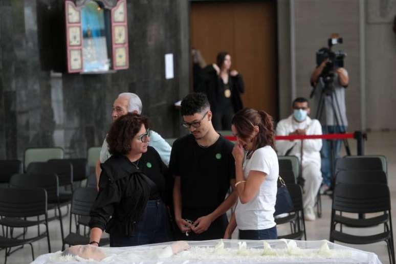 Gabriel Costa Penna, filho de Gal Costa, se despediu da artista em cerimônia nesta sexta, 11.