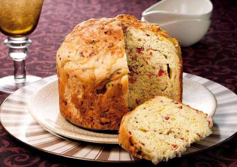 Panetone salgado de queijo &ndash; Foto: Guia da Cozinha