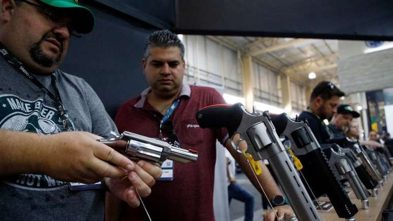 Novo governo Lula vai adotar medidas para reduzir armas em circulação, diz Dino