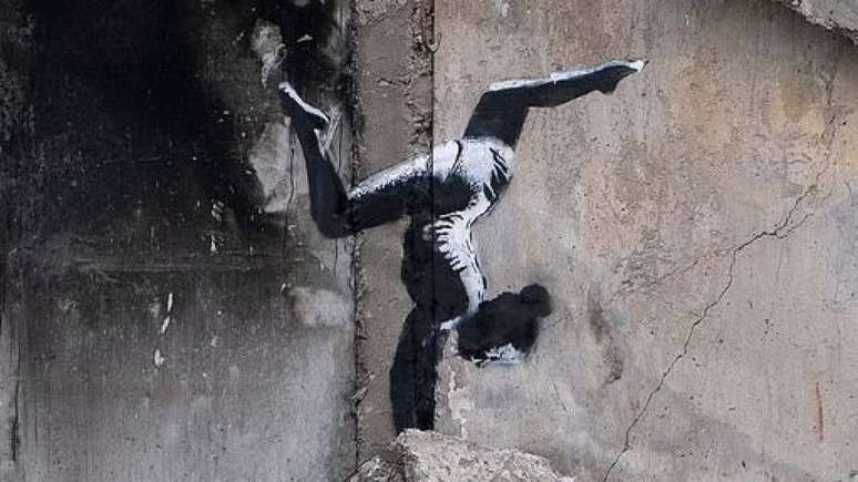 Obra de Banksy feita nas ruínas de prédio em cidade ucraniana