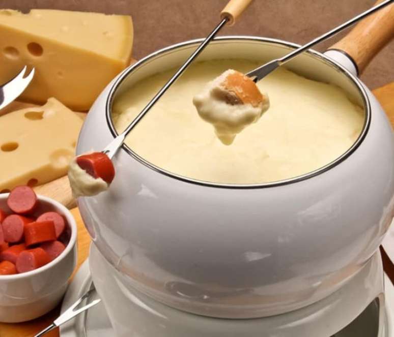 Fondue de 2 queijos (Reprodução / Guia da Cozinha)