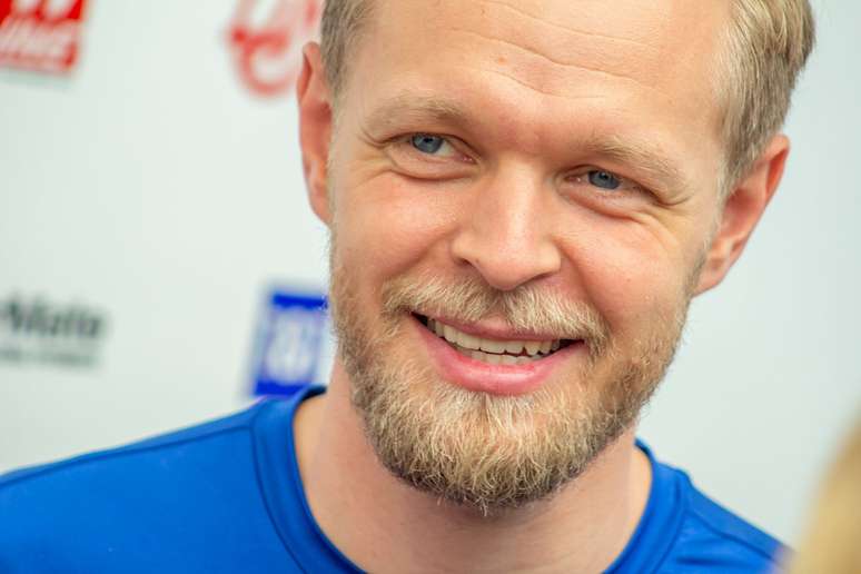 Kevin Magnussen &eacute; o pole-position! 