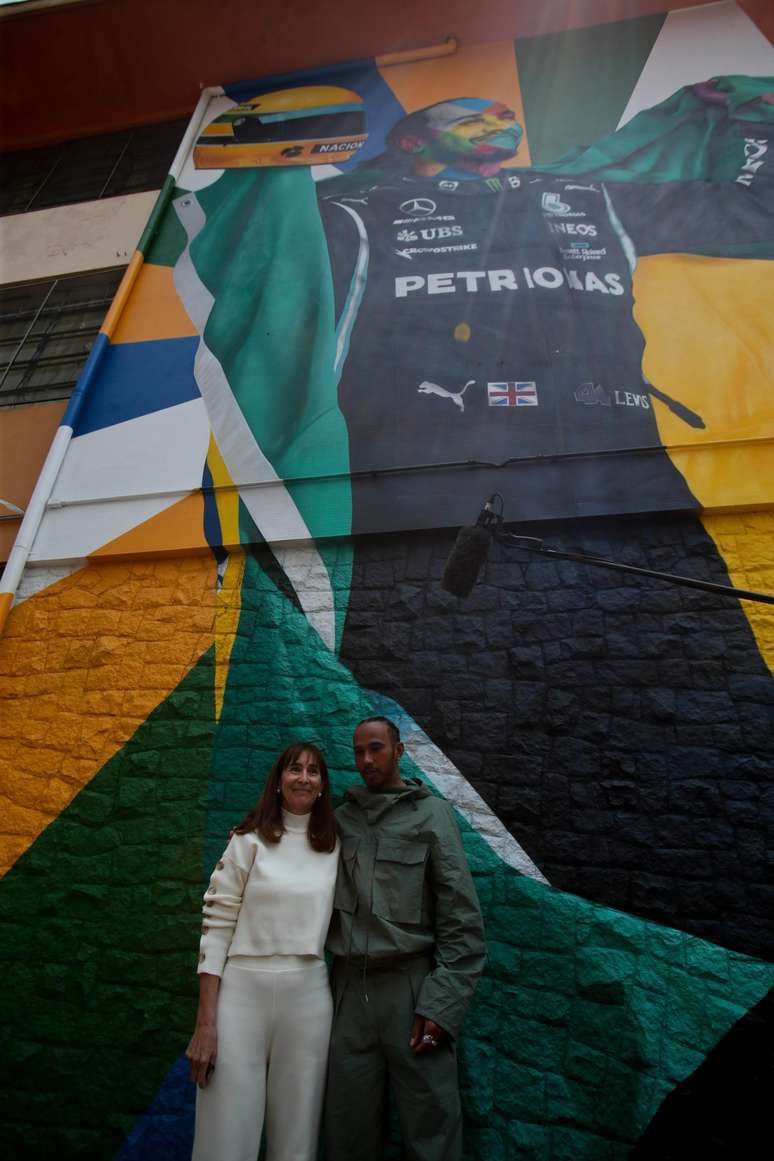 Hamilton estava acompanhado de Viviane Senna, presidente do Instituto Ayrton Senna