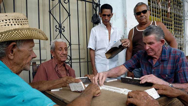 Os idosos ocupam cada vez mais uma porcentagem maior da população cubana