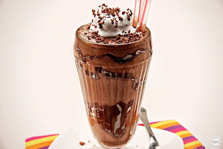 Milk-shake de chocolate crocante – Foto: Guia da Cozinha