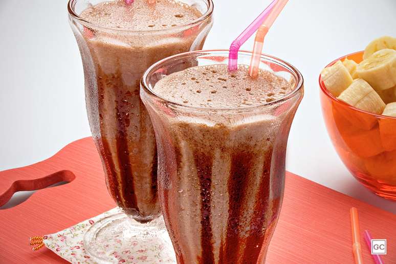 Milk-shake de banana com chocolate – Foto: Guia da Cozinha