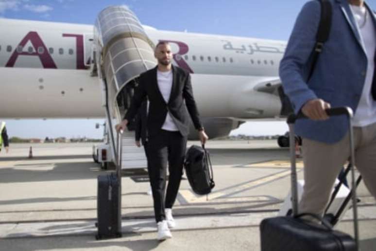 Weverton, goleiro do Palmeiras, na chegada em Doha (Foto: Lucas Figueiredo / CBF)