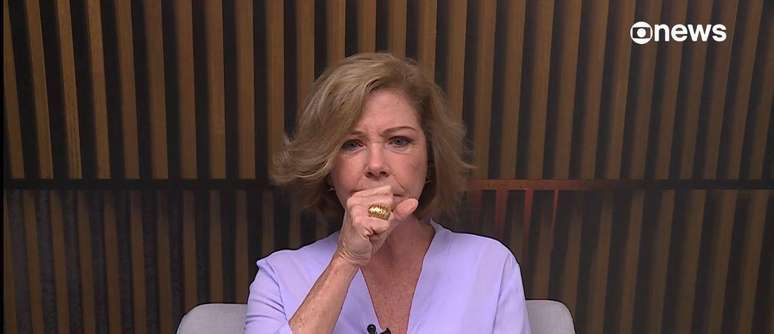 Ops! Eliane Cantanhêde comeu a mosca, se recuperou e continuou a comentar na GloboNews