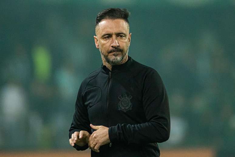 Treinador Vitor Pereira anuncia que não permanecerá no Corinthians em 2023