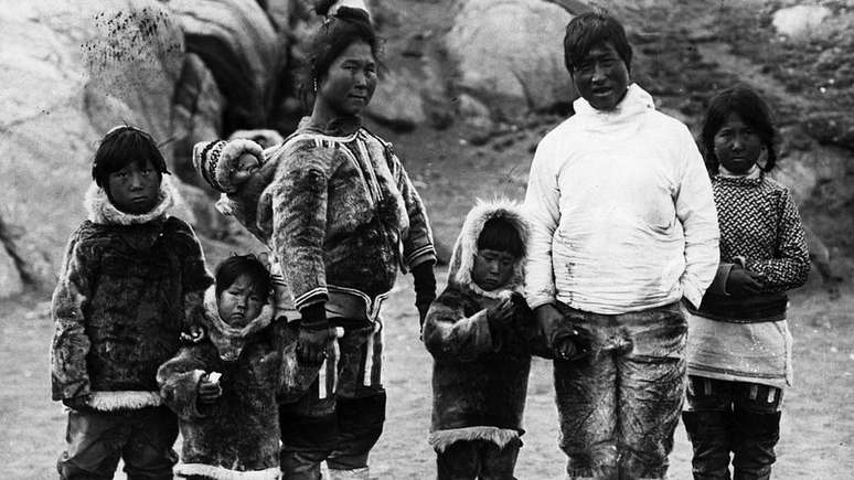 Nos anos 1950, o governo dinamarqu&ecirc;s conduziu um desastrado "experimento" social com crian&ccedil;as ind&iacute;genas inuit, da Groenl&acirc;ndia, pelo qual se desculpou oficialmente