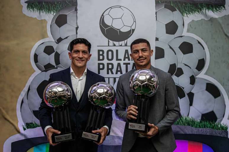 Cano e André recebem prêmios nesta segunda-feira (Foto: Marcelo Gonçalves/FFC)