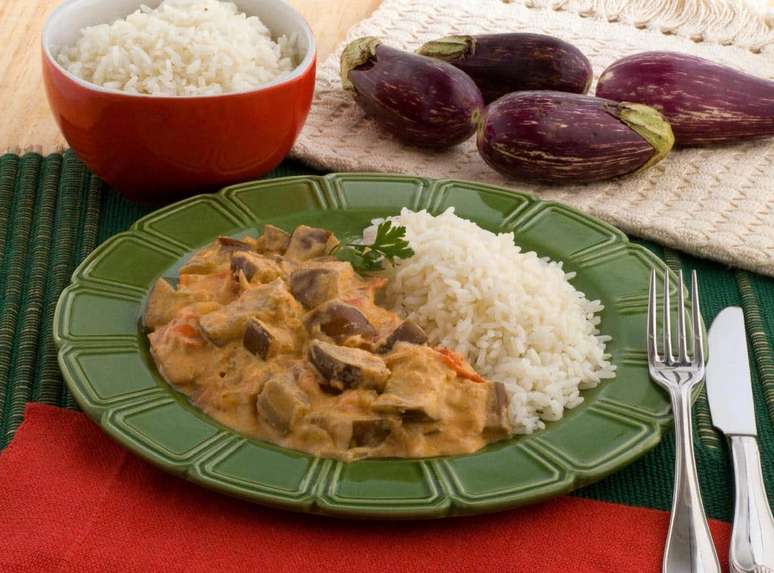 Estrogonofe de berinjela &ndash; Foto: Guia da Cozinha