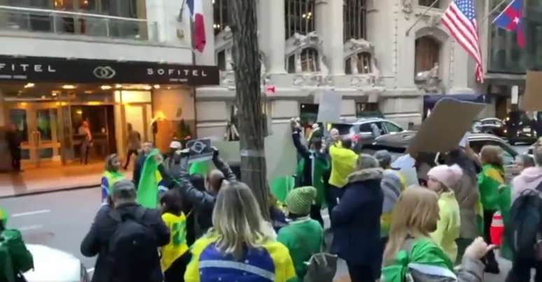 Ministros do STF são hostilizados por apoiadores de Bolsonaro em Nova York; veja vídeo