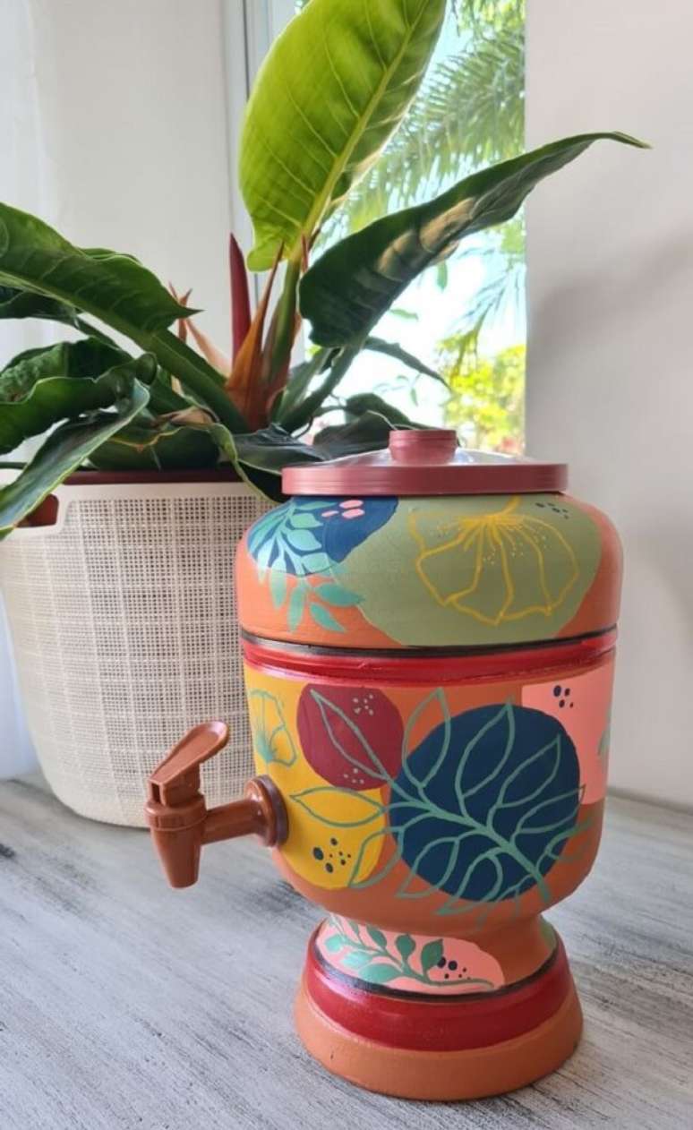 14. Mini filtro de barro decorado artesanal. Fonte &ndash; Talita Rocha