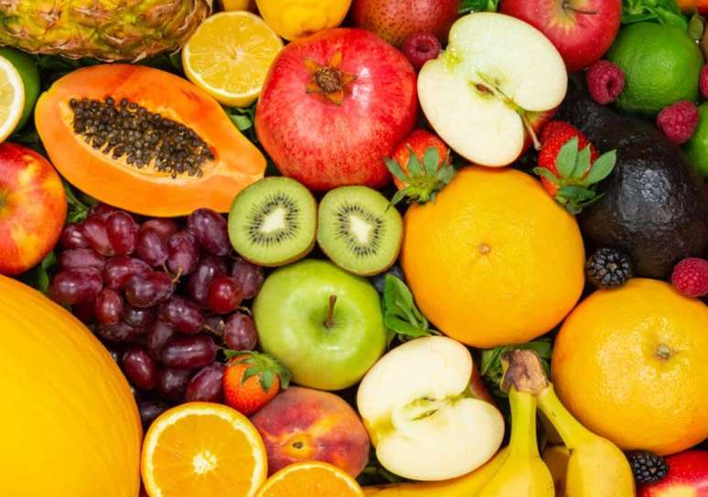 Variedade de frutas coloridas – Foto: Shutterstock