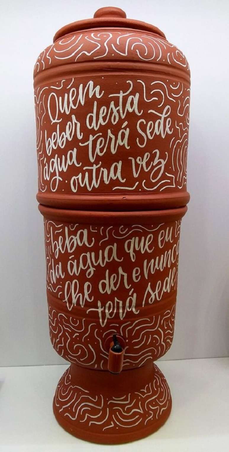 4. Ideias criativas de decoracao filtro de barro. Fonte &ndash; Casa de Firulas