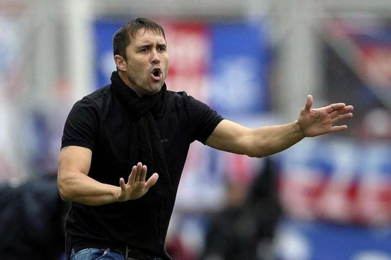 Eduardo Coudet tem o perfil que o time mineiro busca para ser o técnico em 2023 (Foto: ALEJANDRO PAGNI / AFP)