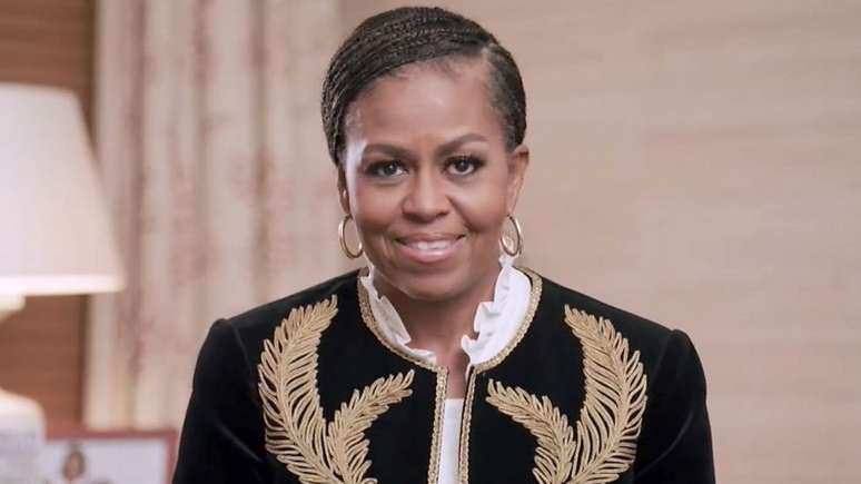 Michelle Obama respondeu a perguntas rápidas sobre várias temas, incluindo casamento, martinis e costura