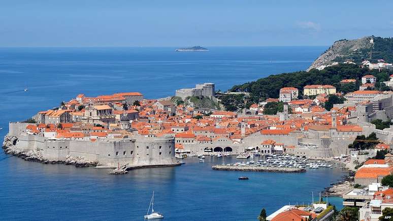 A Croácia virou um destino turístico popular graças à sua costa adriática de águas cristalinas e áreas de beleza natural e patrimônio histórico inscritas na UNESCO