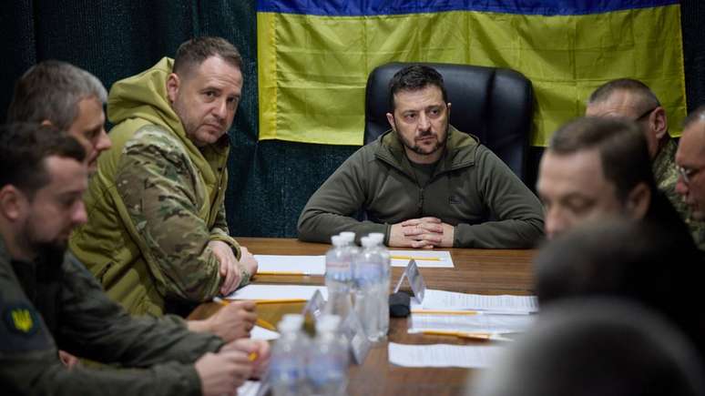 Zelensky durante encontro com líderes militares em Kherson