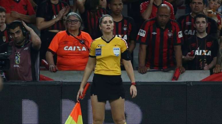 Quem são elas: primeira árbitra mulher e assistente brasileira fazem  história na Copa do Mundo, Copa do Mundo
