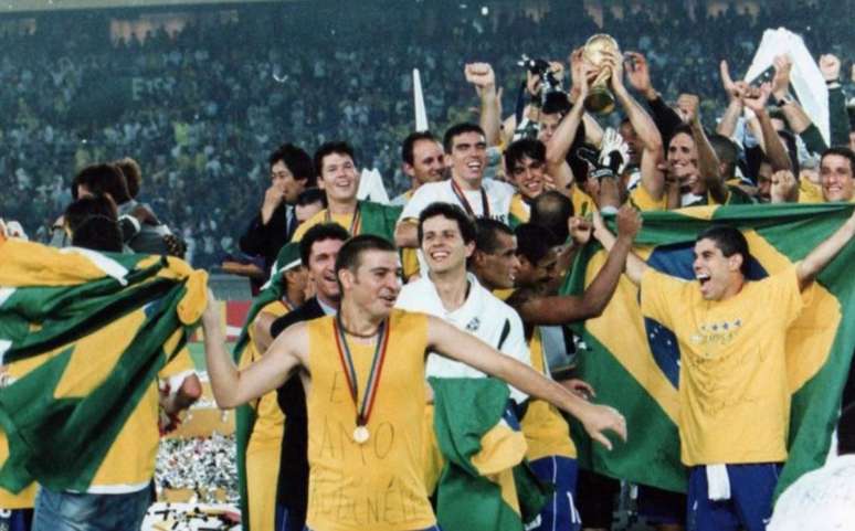 Luizão foi o responsável por classificar o Brasil para a Copa do Mundo de 2002