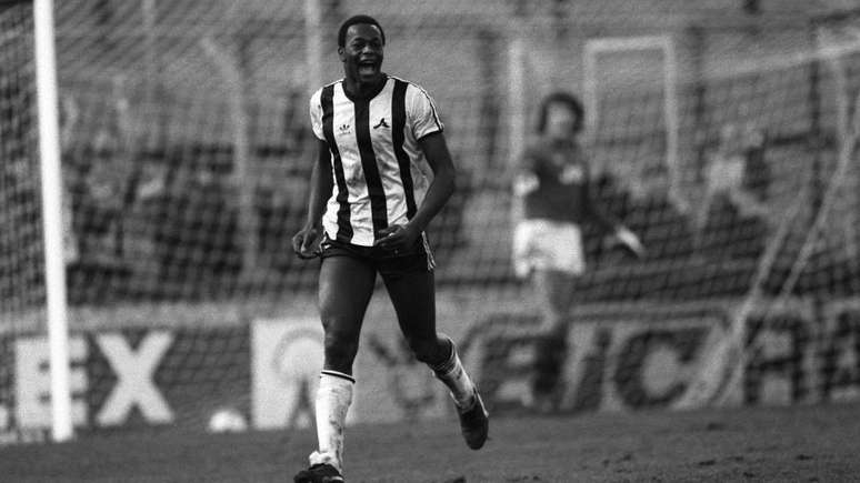 Justin Fashanu, da Inglaterra, foi o primeiro jogador de uma das principais ligas do mundo a se declarar gay