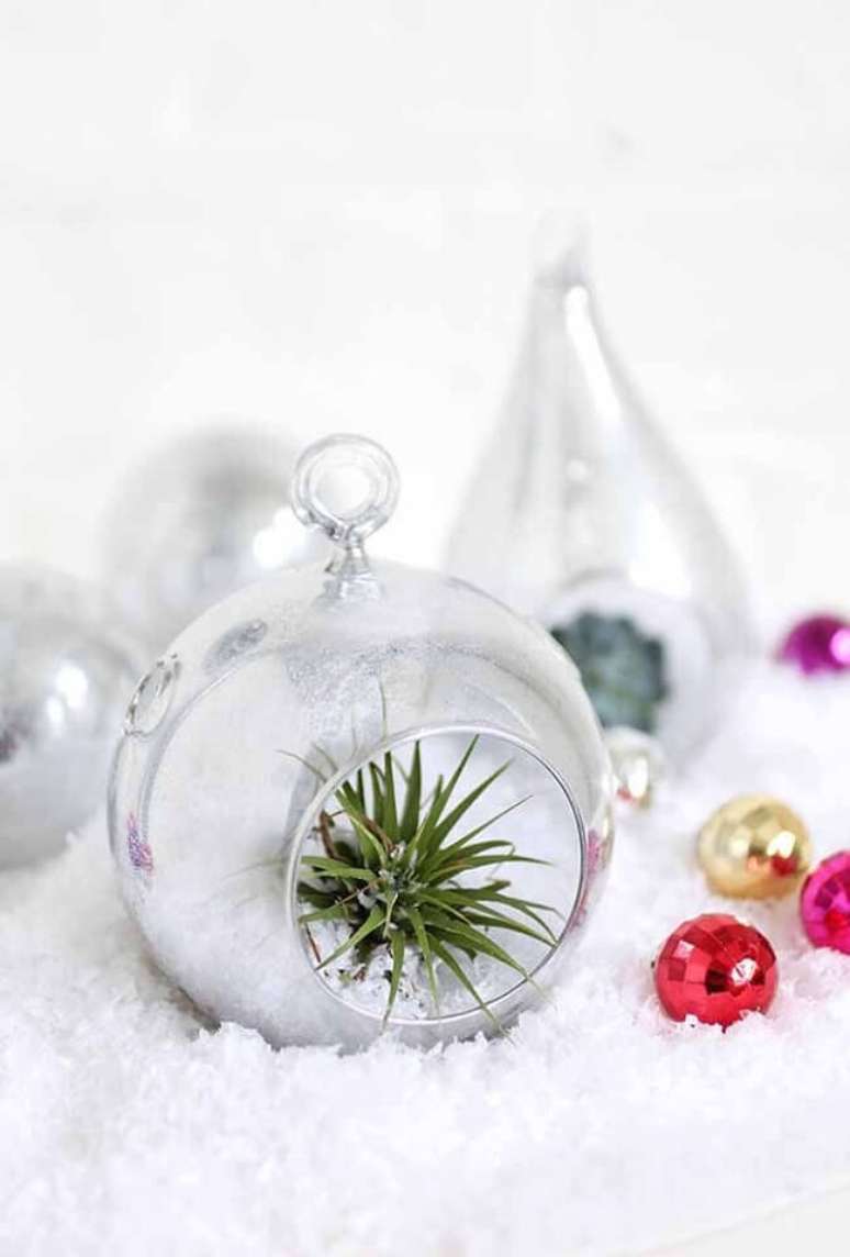 13. Arranjo de natal em vaso de vidro cachep&ocirc;. Fonte &ndash; Decor F&aacute;cil