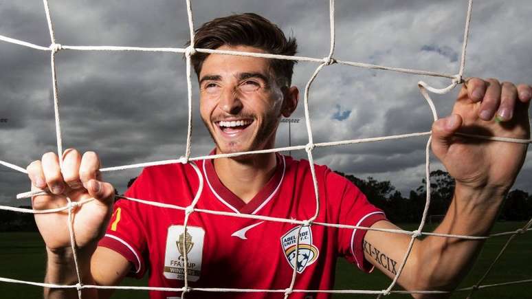 Josh Cavallo, da Austrália, é o único jogador abertamente gay que participará da Copa do Mundo de 2022