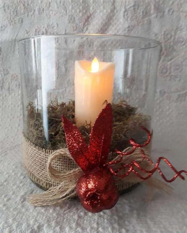 36. Arranjos de natal em vasos de vidro. Fonte &ndash; @raquelamoreamoraa