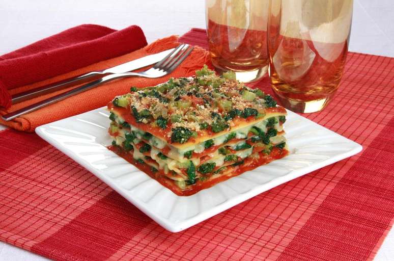 Lasanha de br&oacute;colis e espinafre &ndash; Foto: Guia da Cozinha