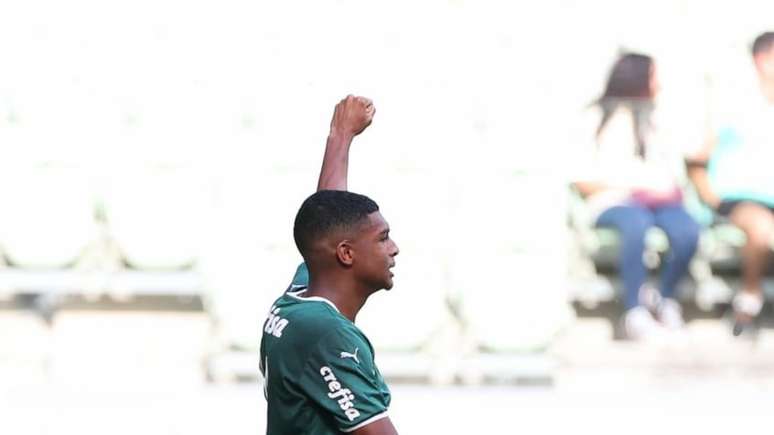 Endrick, do Palmeiras, entra em lista de jovens promessas do futebol mundial