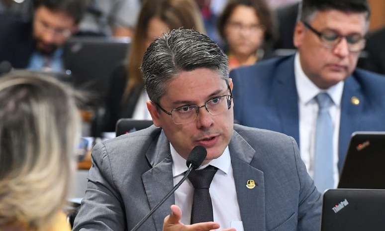 O autor da proposta, senador Alessandro Vieira (PSDB-CE), recolheu 27 assinaturas para propor a alteração à Constituição
