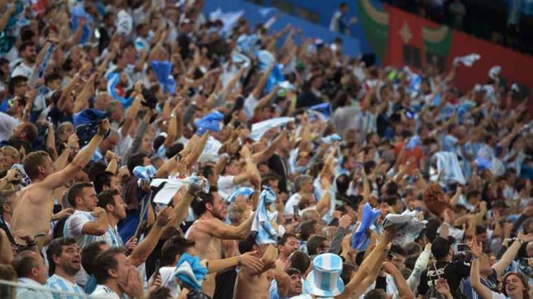 Torcida da Argentina criou música racista e homofóbica contra a França e o Mbappé (Foto: OLGA MALTSEVA / AFP)