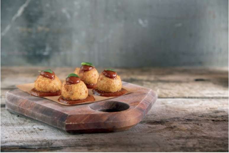 Bolinha de queijo criada pela chef Renata Vanzetto: op&ccedil;&atilde;o do MeGusta.