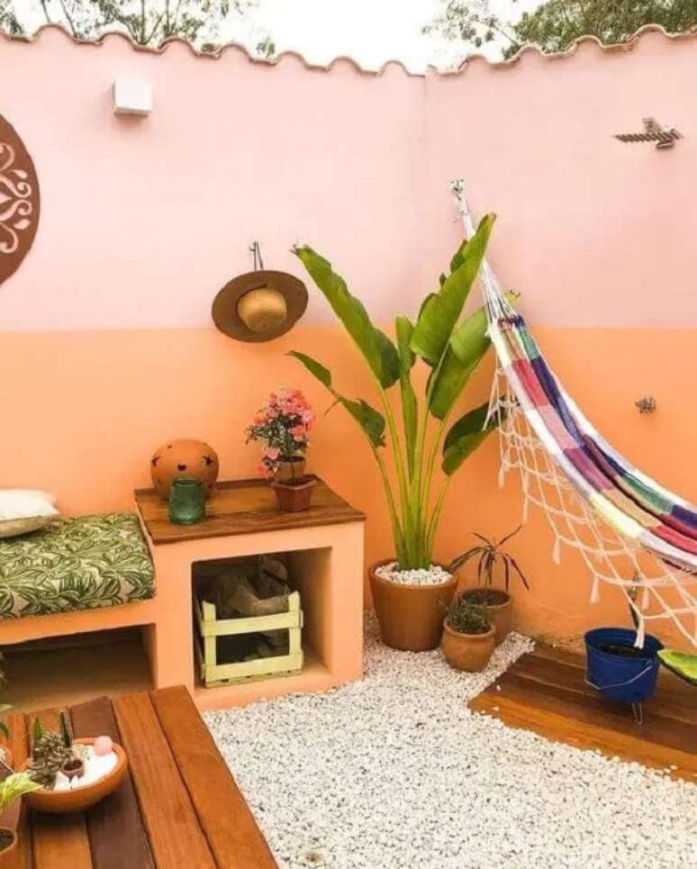 20. Apartamento com garden: &aacute;rea externa decorada com plantas e rede de descanso. Fonte &ndash; Izamara Duarte