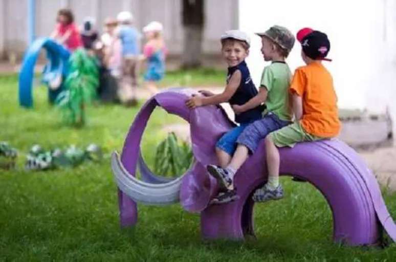 8. As crianças vão adorar o elefantinho feito com pneus. Fonte: Reciclagem e Meio Ambiente