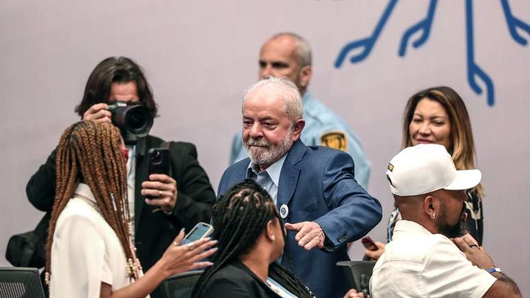 Durante a manhã desta quinta (17), o presidente eleito se reuniu com representantes da sociedade civil