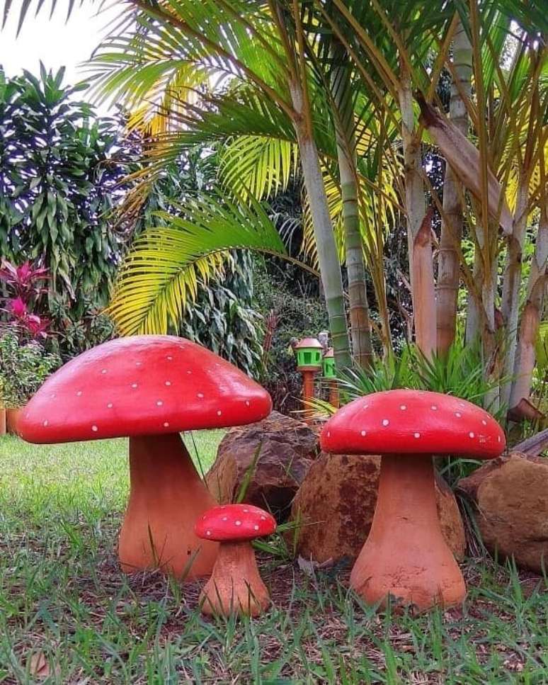 85. Enfeites para jardim: cogumelos coloridos. Fonte – Wi Ferreira