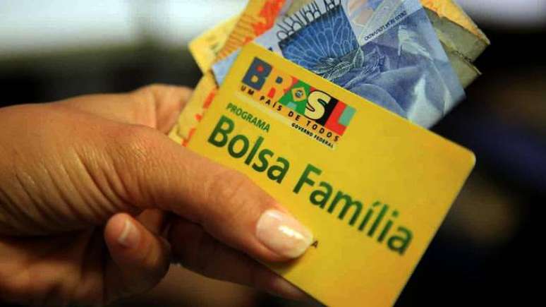 Pela PEC da Transição, gastos do Bolsa Família ficam fora do teto.