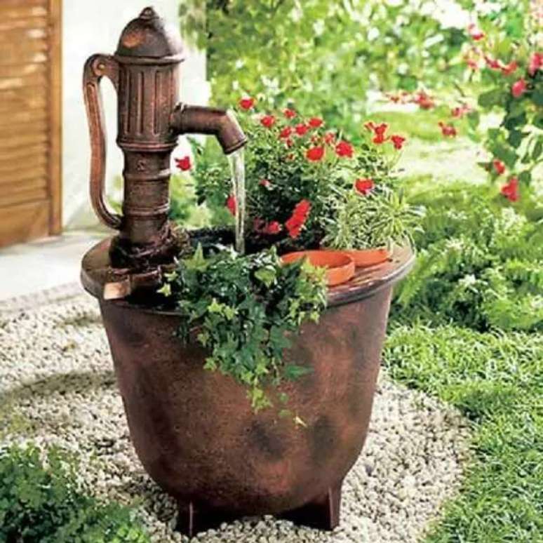 57. Enfeites para jardim que seguem o estilo rústico. Fonte: Blog Decoração