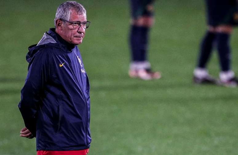 Técnico Fernando Santos durante treino de Portugal (Foto: CARLOS COSTA / AFP)