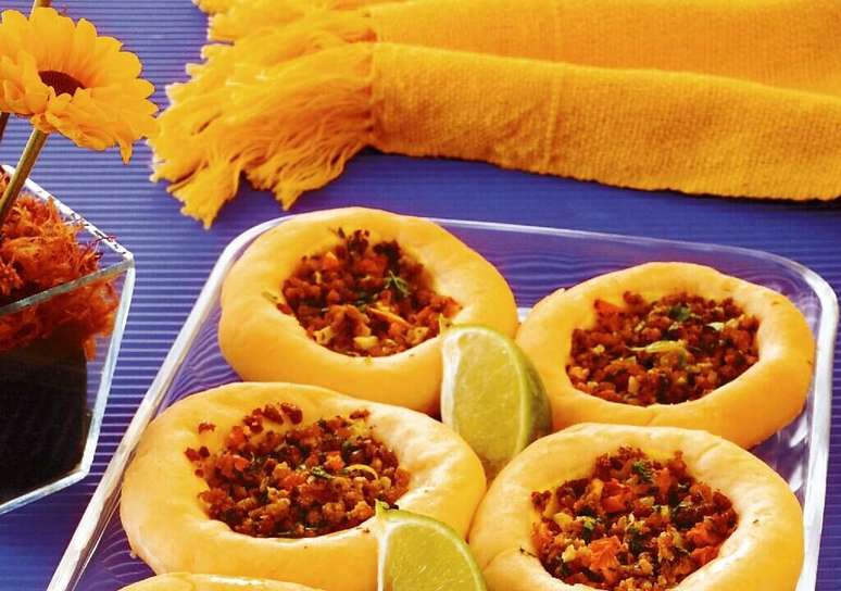 Esfirra aberta de carne