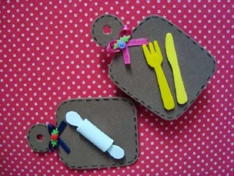 9- A lembrancinha de ch&aacute; de casa nova foi confeccionada com EVA. Fonte: Sutil Lembrancinhas