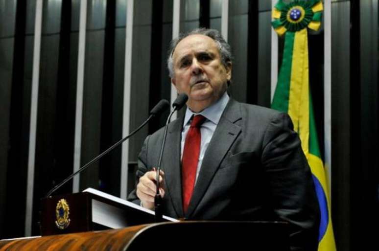 Voto de Cristovam Buarque no Senado foi importante para o avanço do impeachment de Dilma.