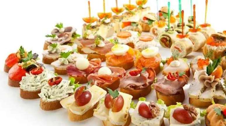 51- O card&aacute;pio de ch&aacute; de casa nova deve ser variado e colorido. Fonte: Shutterstock &ndash; Svry