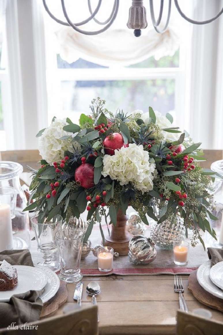 28. Arranjos natalinos para mesa de jantar chique &ndash; Foto Ella Claire Inspired