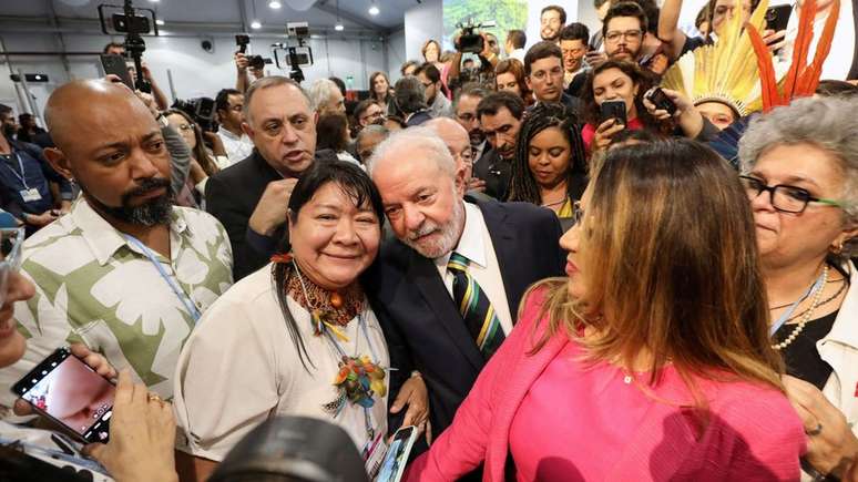 Jornal francês Le Monde descreveu que Lula foi "acolhido com um imenso fervor" na COP27